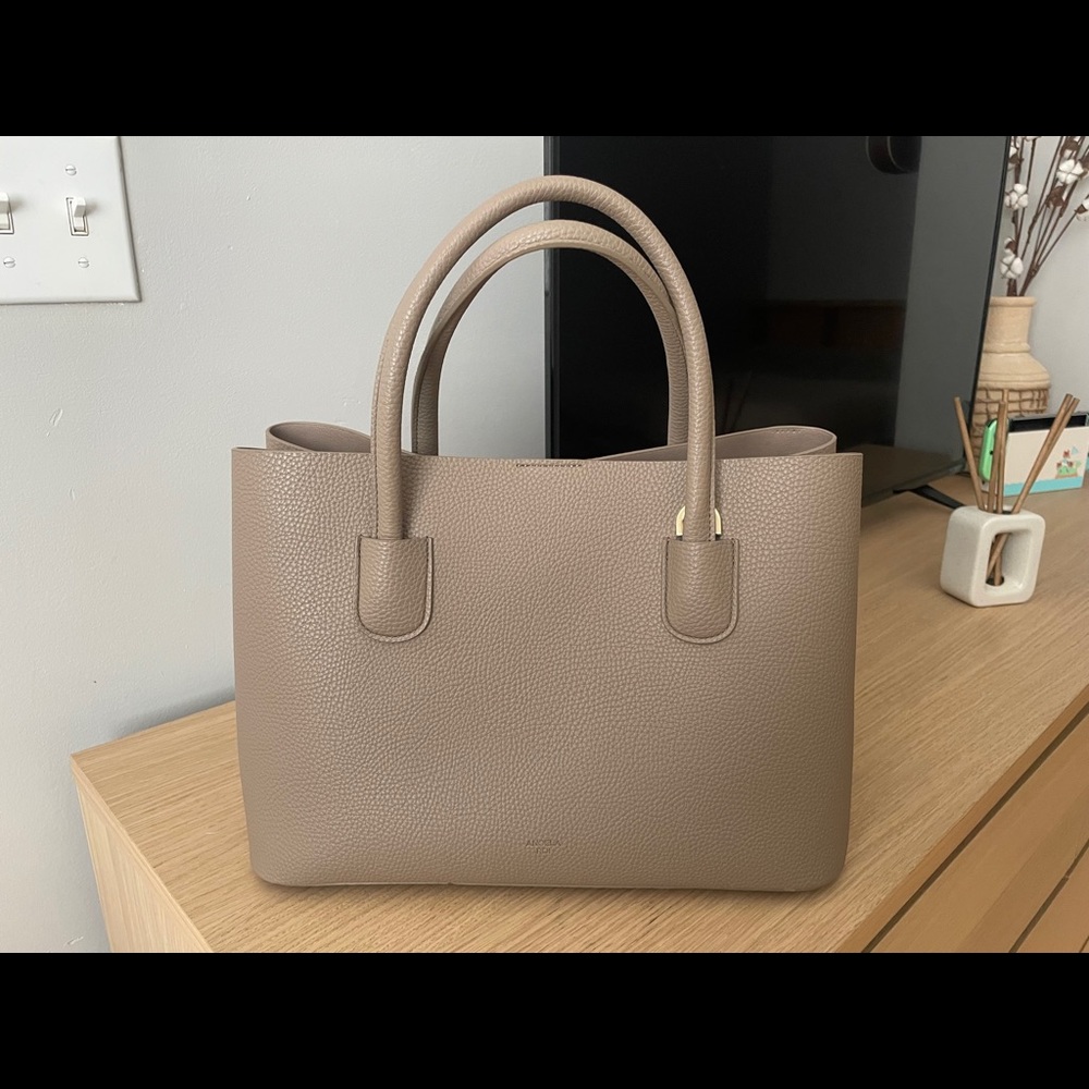 Angela Roi Cher Tote Signet Light Mud Gray